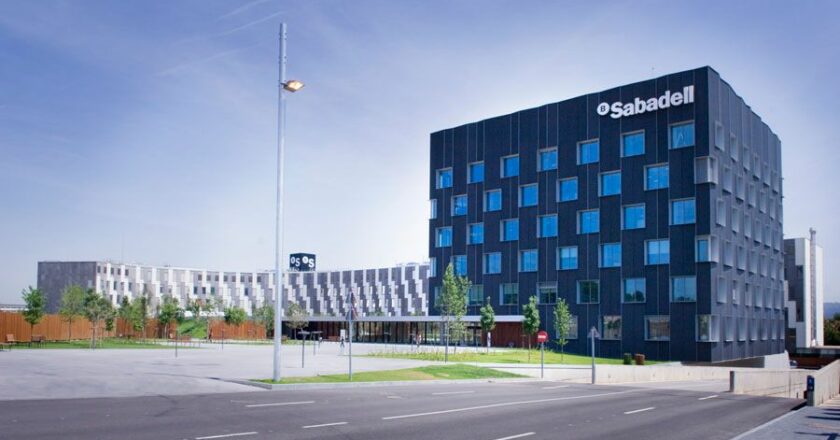 Banco Sabadell comunica la reducción del interés de la Cuenta Online.