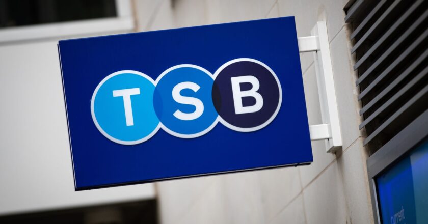 OPA: Sabadell querría vender TSB y Santander está interesado.