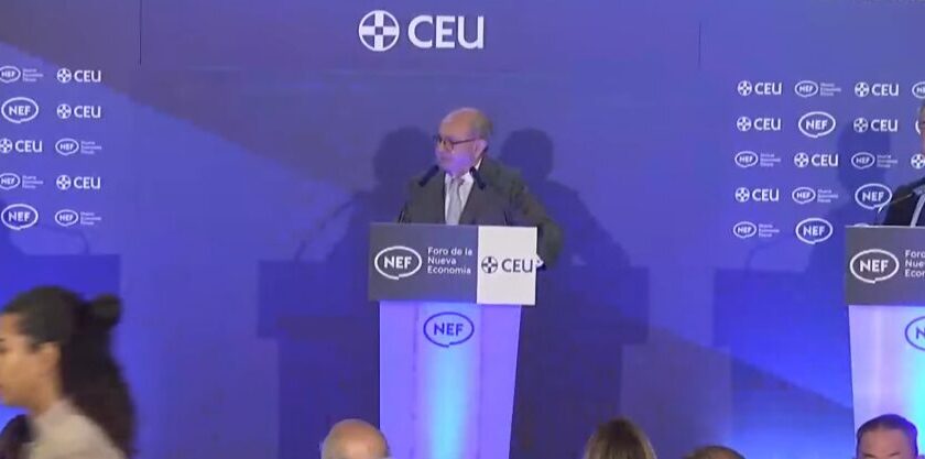 New Economy Forum: Josep Oliu y Cesar González-Bueno hablan de la OPA