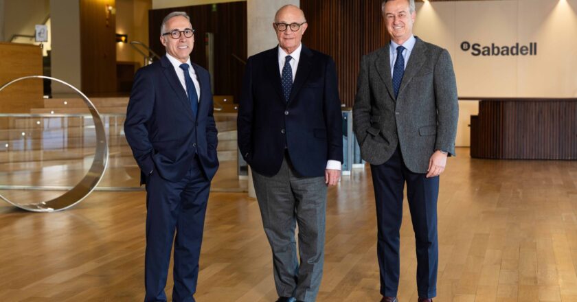 Cesar González-Bueno se va de Banco Sabadell: primera rueda de prensa.